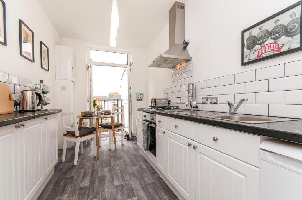 Seaside Serenity - Stunning Sea View Retreat Margate Eksteriør billede
